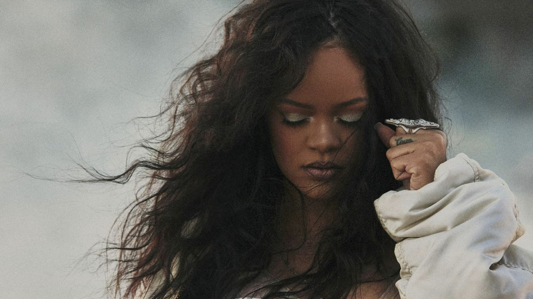 Rihanna-LiftMeUp