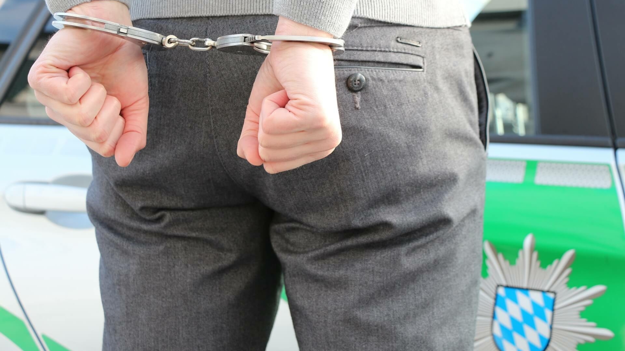polizei-handschellen